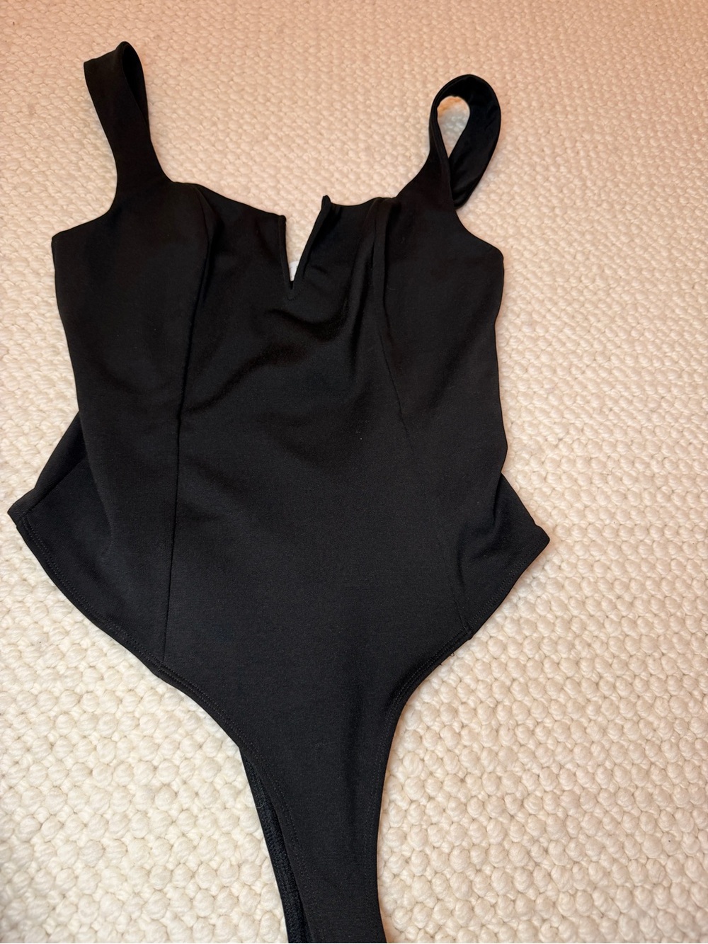 Astr the Label Black V Notch bodysuit sz small